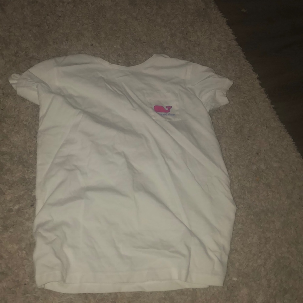 super cute vineyard vines shirt!!⭐️